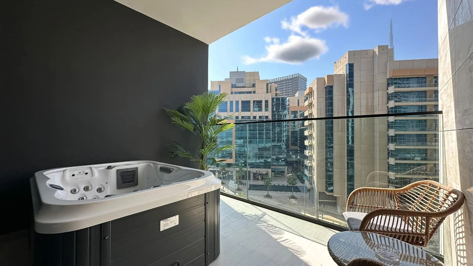 ドバイTrophy Luxe Living In The Heart Of Bbay W Jacuzziアパートメント