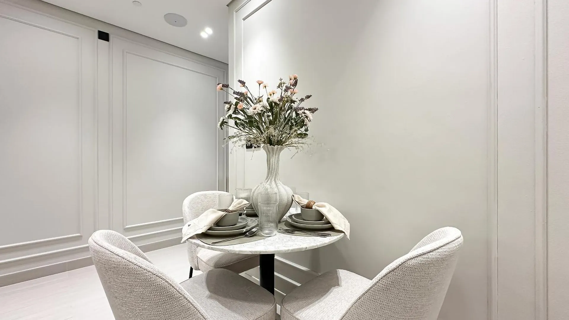 アパート ドバイTrophy Luxe Living In The Heart Of Bbay W Jacuzziアパートメント アラブ首長国連邦