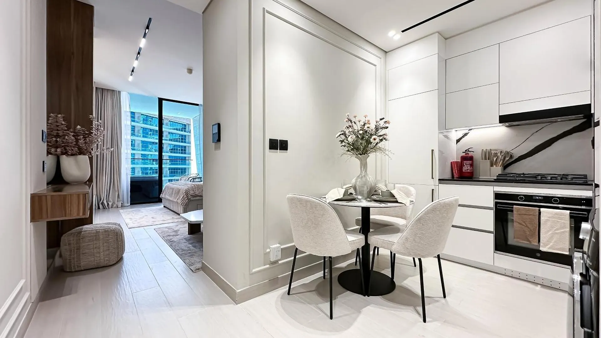 ドバイTrophy Luxe Living In The Heart Of Bbay W Jacuzziアパートメント ドバイ